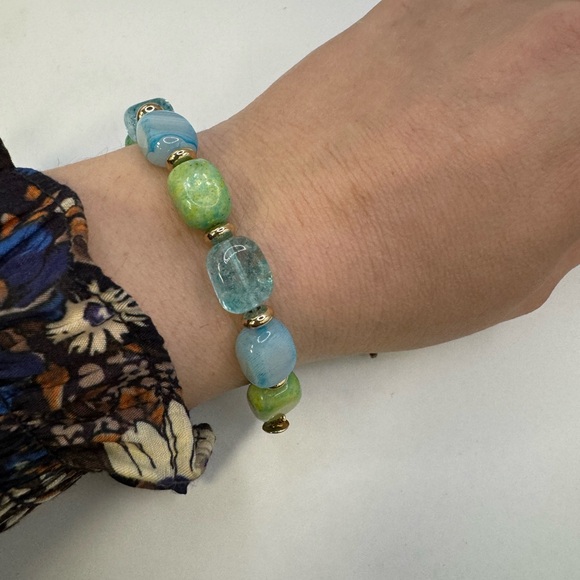 Lola Rose multicolored adjustable length bracelet with green and blue hues - Picture 9 of 11